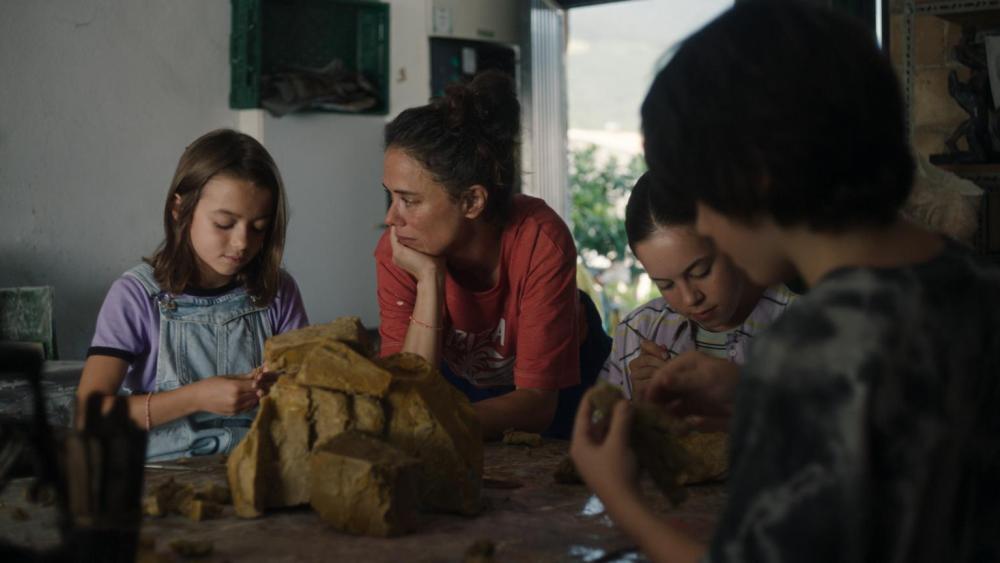 ‘20,000 Species of Bees,’ ‘Sister & Sister’ Win Top Malaga Prizes