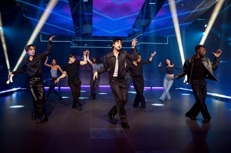 BTS’ Jimin Gives ‘Like Crazy’ U.S. Solo Debut Performance – Billboard