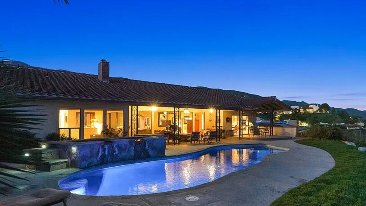 Dean Cain Lists Beautiful Malibu Home For .25M