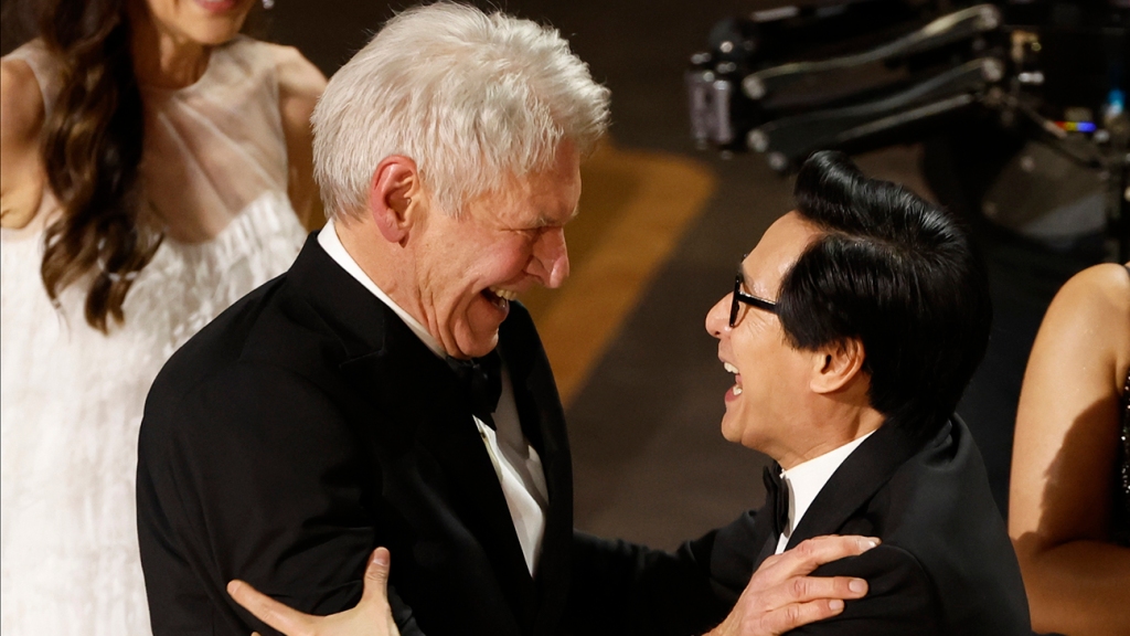 Harrison Ford, Ke Huy Quan’s Awards Season Reunion Ends in Oscars Hug – The Hollywood Reporter