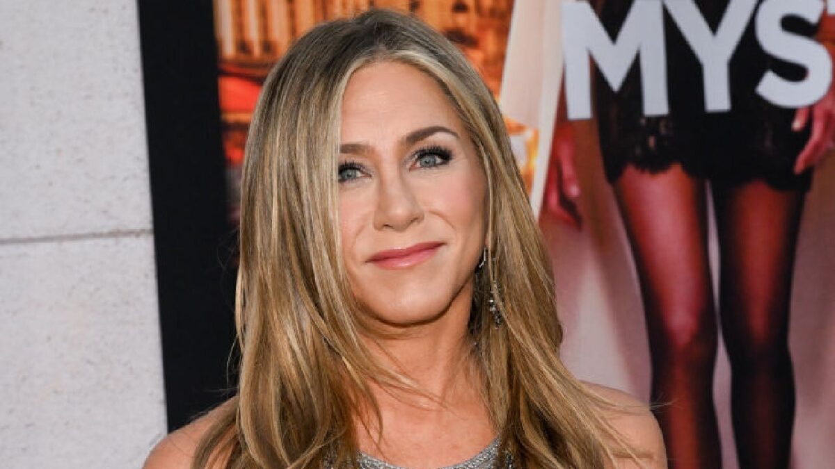 Jennifer Aniston Roasts Adam Sandler For Wearing a Sweatshirt to ‘Murder Mystery 2’ Premiere (Exclusive)