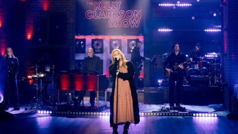 Kelly Clarkson Details New Album ‘Chemistry’ – Rolling Stone