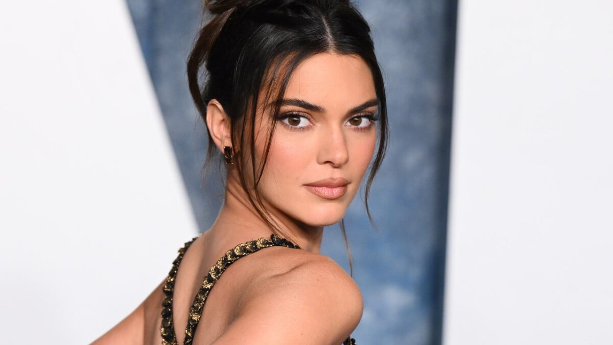 Kendall Jenner Proudly Presents the Butt-Crack Jean