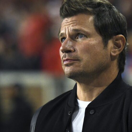 Nick Lachey ordered into anger management,12-step program