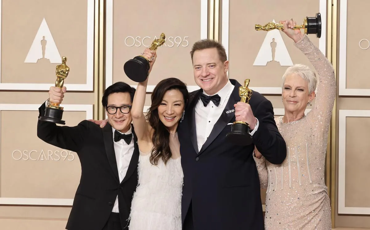 Ke Huy Quan, winner of Best Actor in a Supporting Role, Michelle Yeoh, winner of the Best Actress in a Leading Role, Brendan Fraser, winner of the Best Actor in a Leading Role award, and Jamie Lee Curtis, winner of the Best Actress in a Supporting Role award.