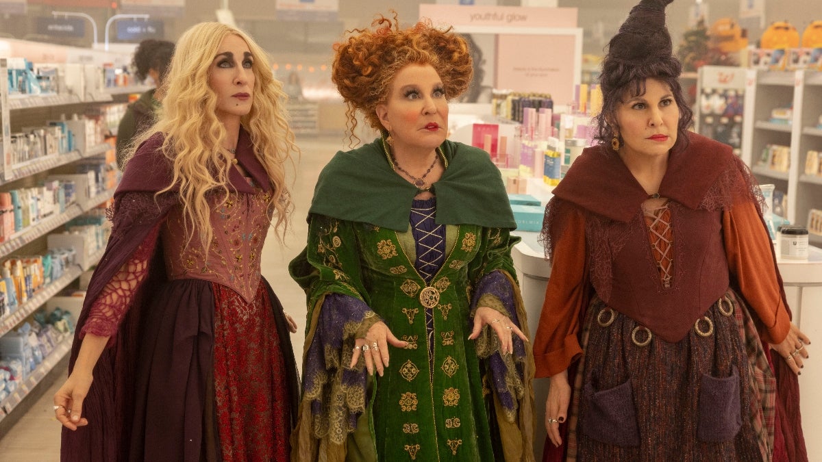 The Sanderson sisters (L-R): Sarah (Sarah Jessica Parker), Winnifred (Bette Midler) and Mary (Kathy Najimy) in "Hocus Pocus 2" (2022)