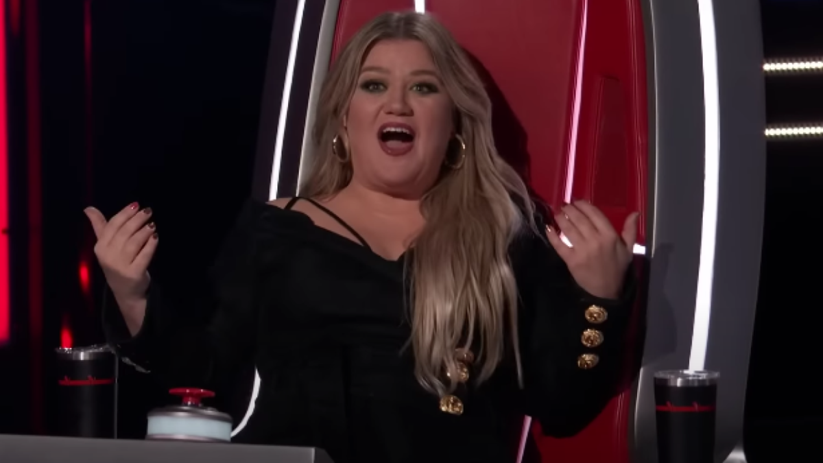 ‘The Voice’: Kelly Clarkson Nearly Falls Out of Her Chair After Chance the Rapper’s Joke