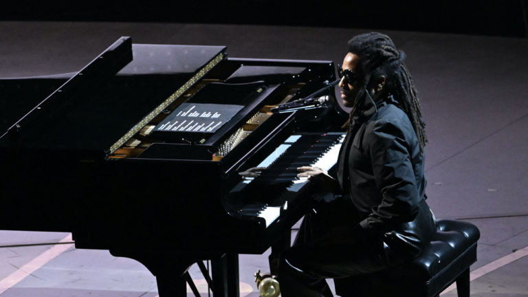 Watch Lenny Kravitz Perform “Calling All Angels” for 2023 Oscars’ In Memoriam Tribute
