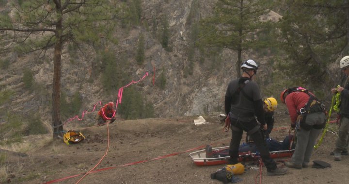 B.C. search and rescue volunteers take park in rope rescue training in Kelowna