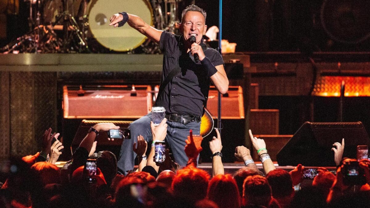 Bruce Springsteen Debuts ‘Jungleland’ at Madison Square Garden – Rolling Stone