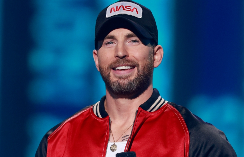 Chris Evans at the 2022 MTV Movie and TV Awards