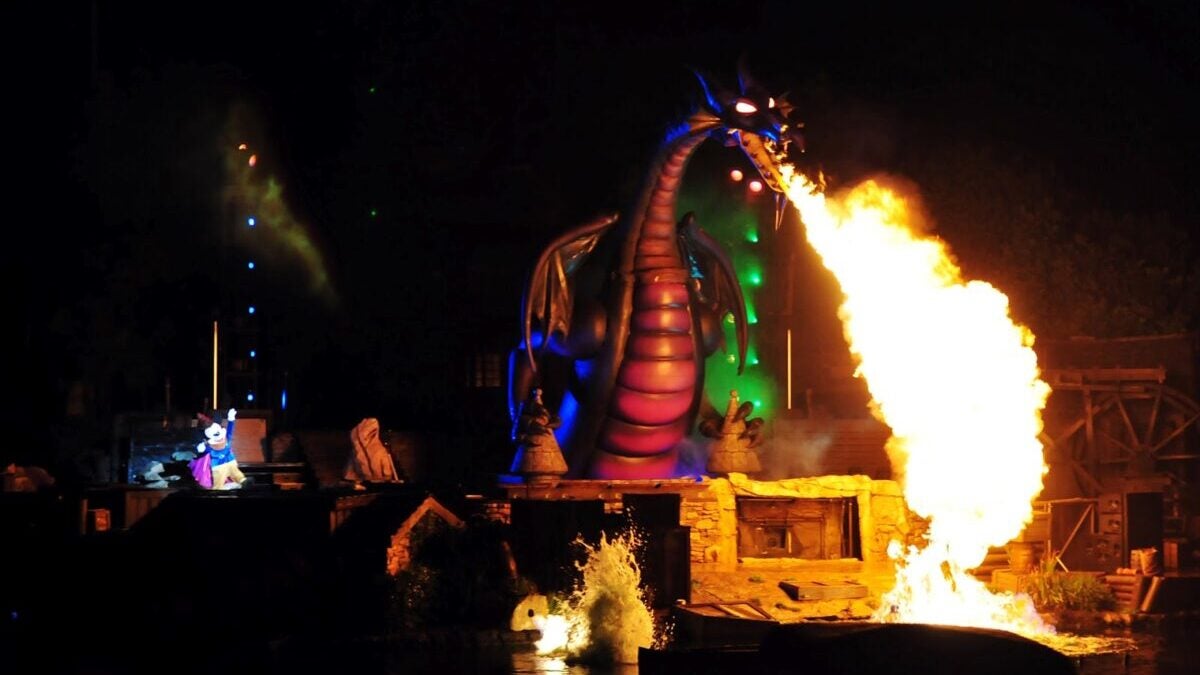 Disneyland Fans Joke and Mourn the Flaming Demise of Murphy the ‘Fantasmic!’ Dragon