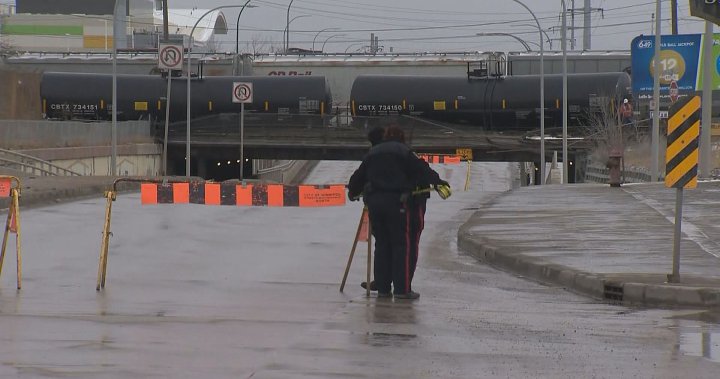 Manitoba may re-examine rail relocation following train derailment – Winnipeg