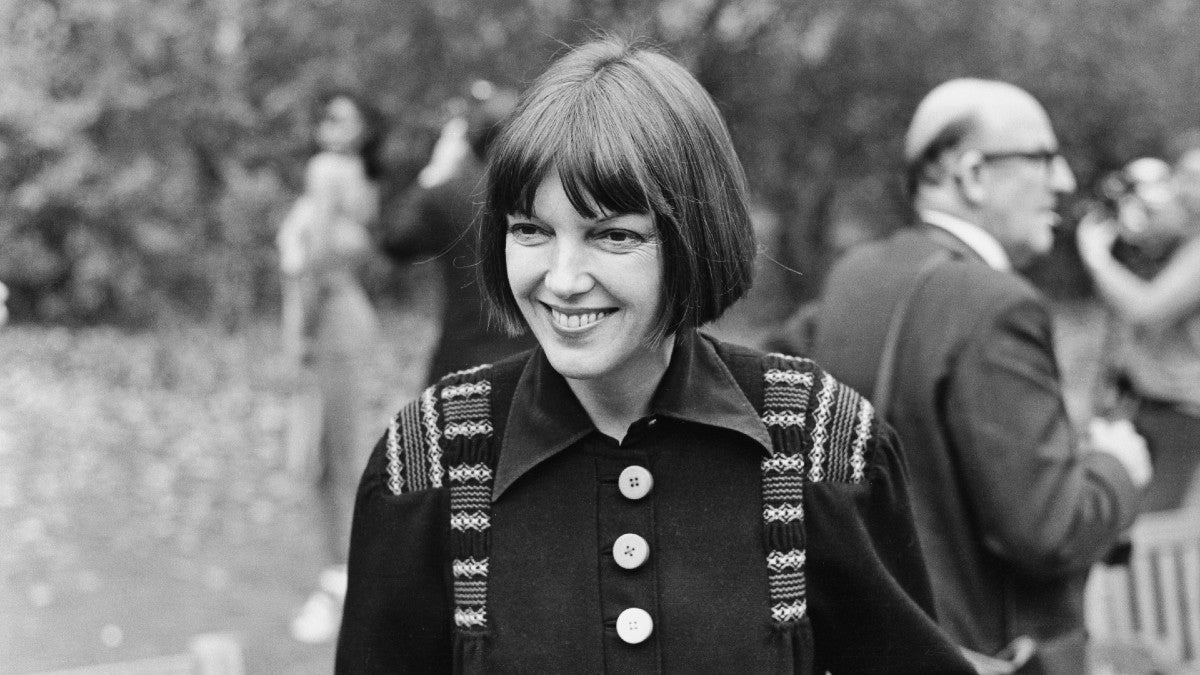 Mary Quant, British Designer Credited With Creating the Miniskirt, Dies at 93
