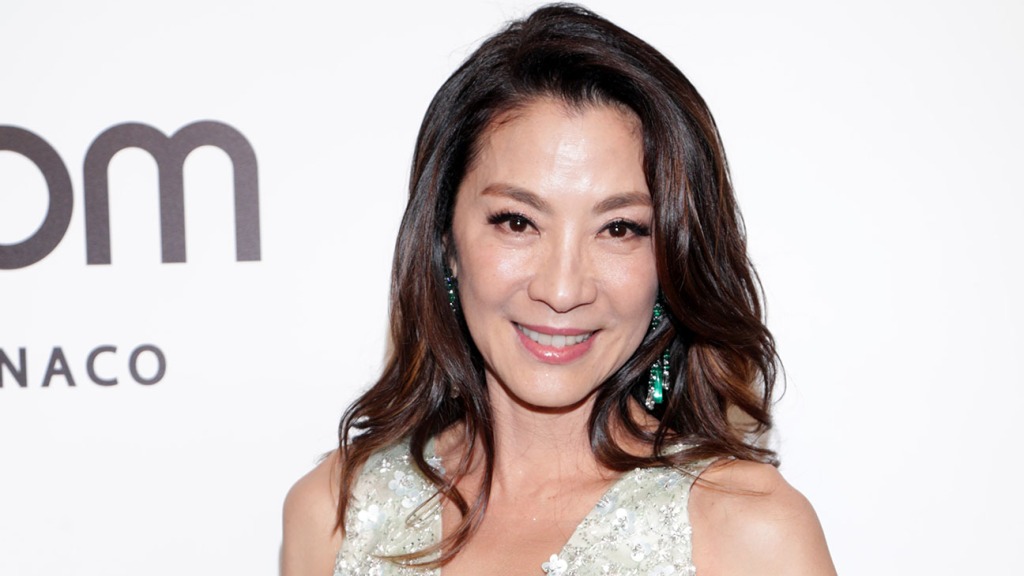 Michelle Yeoh Brings Oscar Home to Mother in Malaysia – The Hollywood Reporter