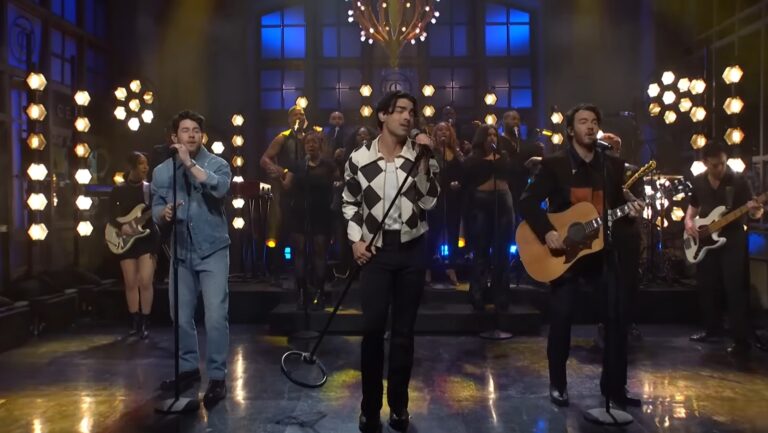 The Jonas Brothers Bring The Walls Down At Studio 8H On SNL