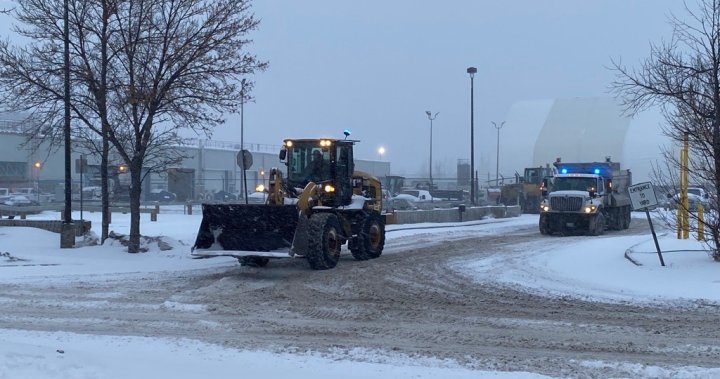 Southern Manitoba digging its way out as spring snowstorm hits – Winnipeg