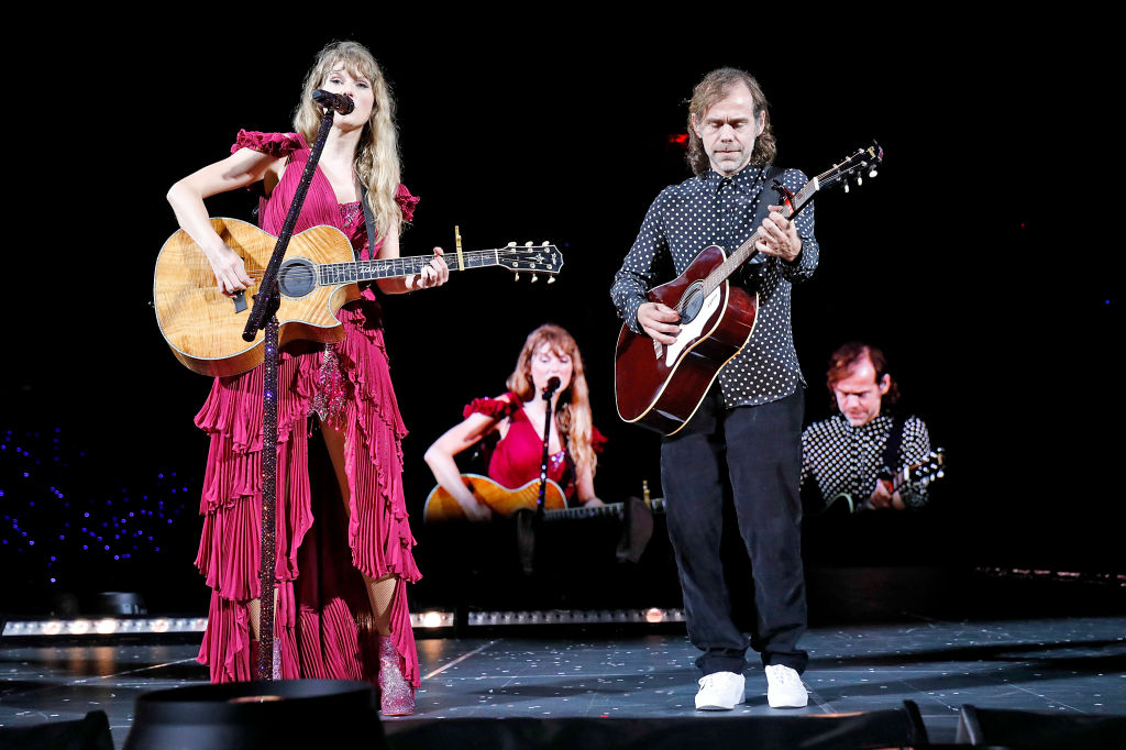 Taylor Swift Brings Out Aaron Dessner for ‘The Great War’ Live Debut – Rolling Stone