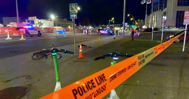 Weapons complaint shuts down intersection in downtown Edmonton – Edmonton