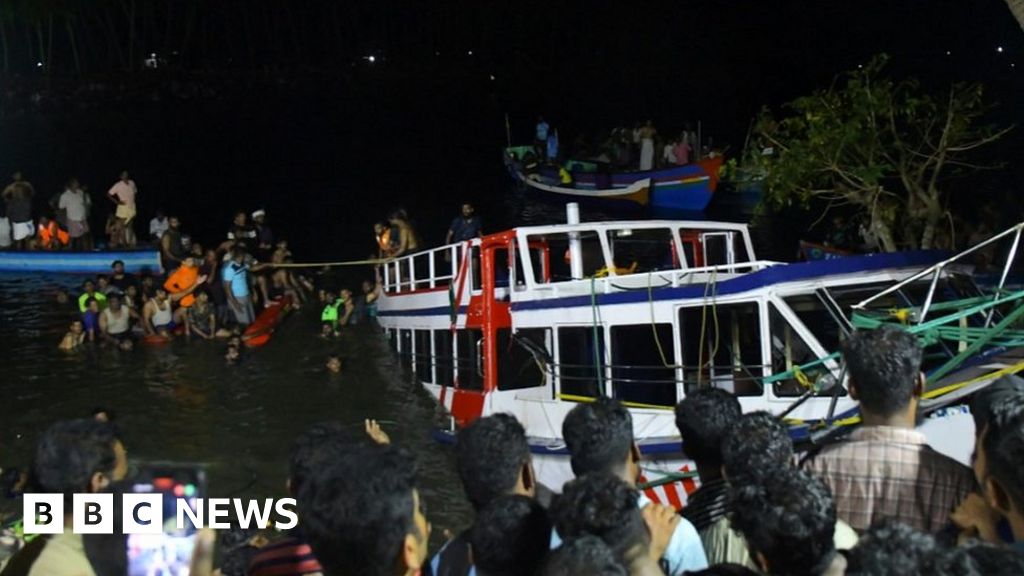 India Kerala: At least 21 dead as boat capsizes