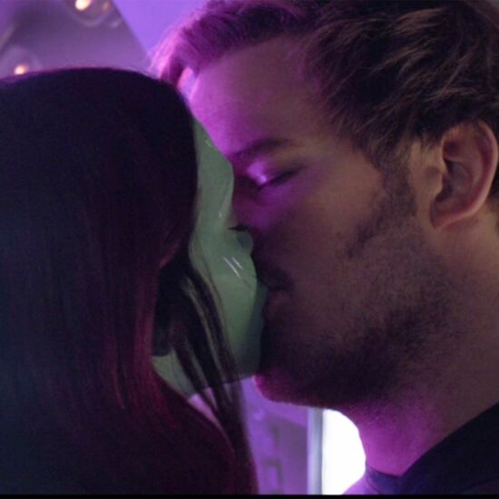 Star-Lord and Gamora Kiss in Avengers Infinity War