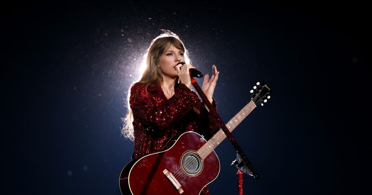 Taylor Swift reportedly defends concertgoer from security guard