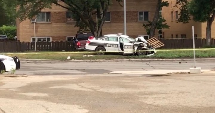 Crash between cop car, pickup closes Main Street Wednesday morning – Winnipeg