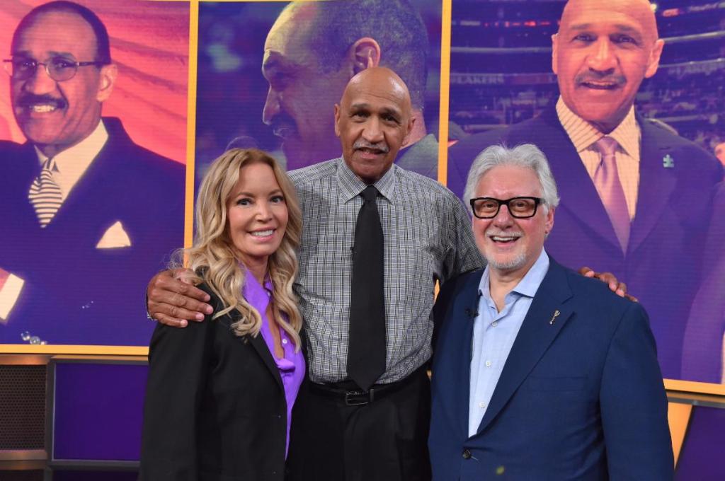 L.A. Lakers Analyst Stu Lantz Will Receive 75th Los Angeles Area Emmy Governors Award – Deadline