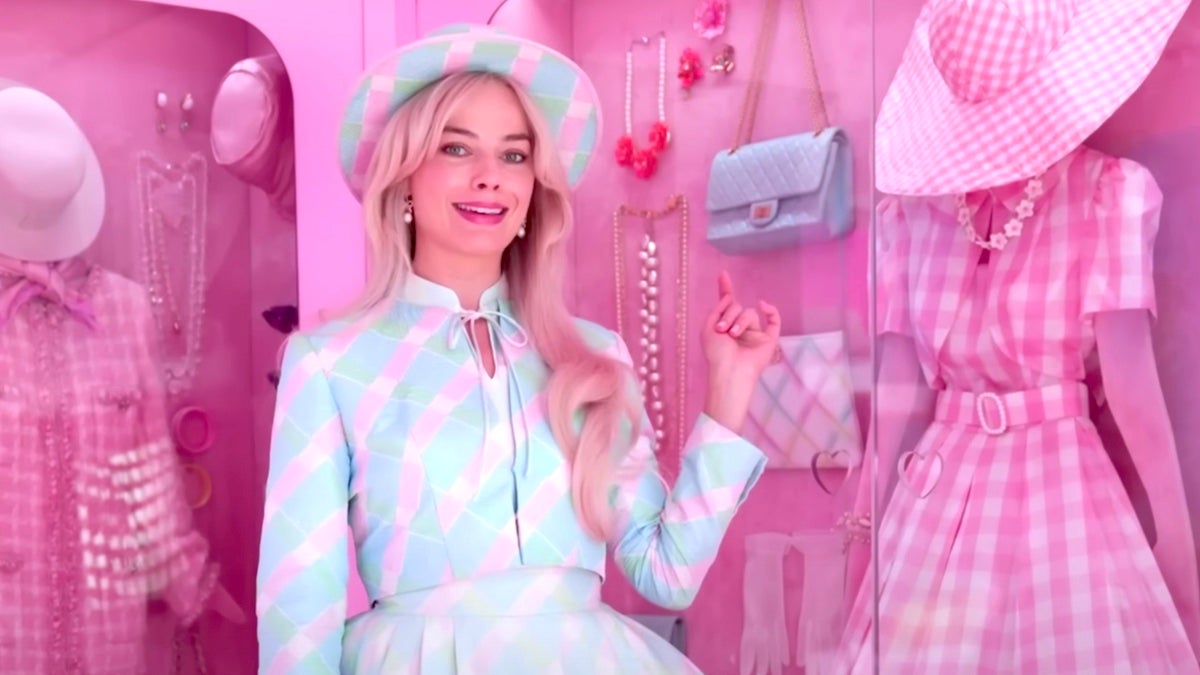 Margot Robbie Gives Tour of ‘Barbie’ Dreamhouse (Video)