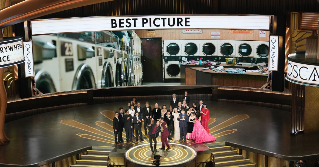 Oscars’ Best Picture Hopefuls Must Spend More Time in Theaters