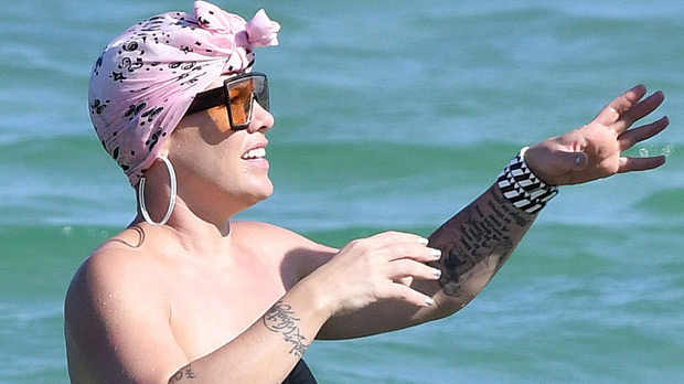 Pink Wears A Swimsuit While Taking A Pre-Show Ice Bath: Watch – Hollywood Life