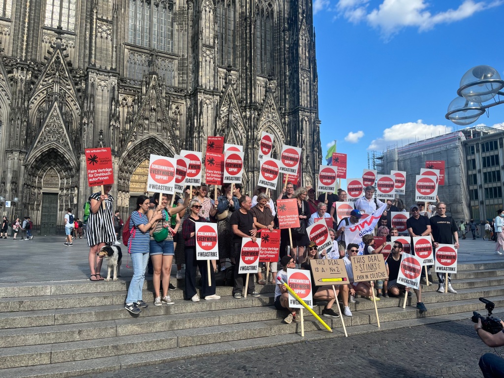 Protestors Hold Writers Strike Solidarity Demo At Cologne Cathedral – Deadline