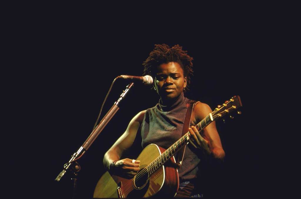 Tracy Chapman Tops a Billboard Chart for the First Time Since 2000, Driven by ‘Fast Car’ – Billboard