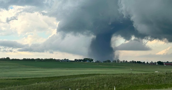 Could tornado sirens be used in Canada? Unlikely, weather experts say – National