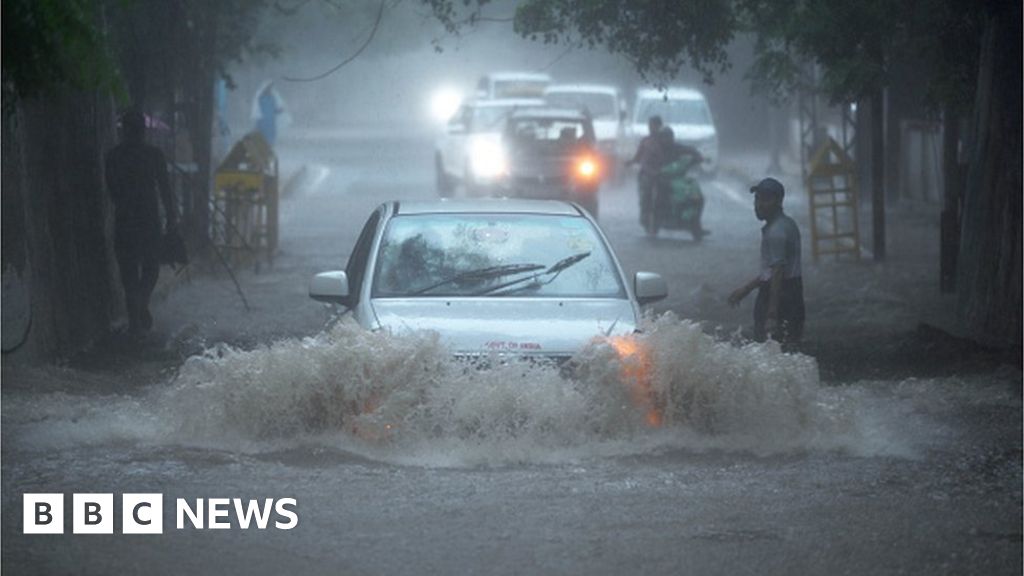 Delhi and Himachal Pradesh: At least 15 die as heavy rains
lash Indian states