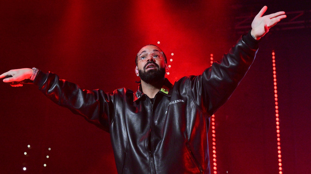 Drake Bought Tupac Shakur’s Ring at Sotheby’s Auction for  Million