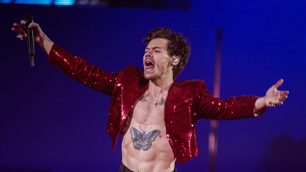 Harry Styles has been hit with something (again)