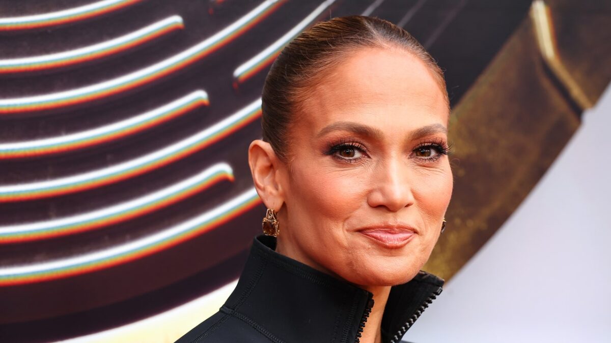 Jennifer Lopez’s Natural Coffin Tip Nails Are Going to Inspire Your Next Manicure