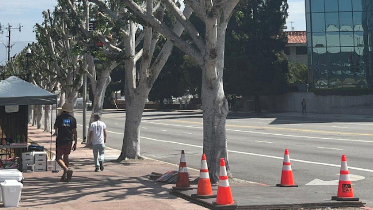 NBCU Puts Up Tents to Shade Strikers on Picket Lines Days After Trimmed Trees Spark Outcry