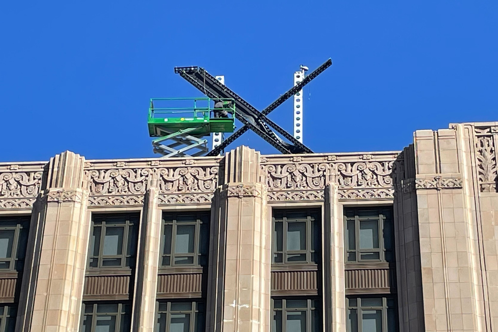 New Twitter Logo X-Nay’d By San Francisco Officials As It’s Installed – Deadline