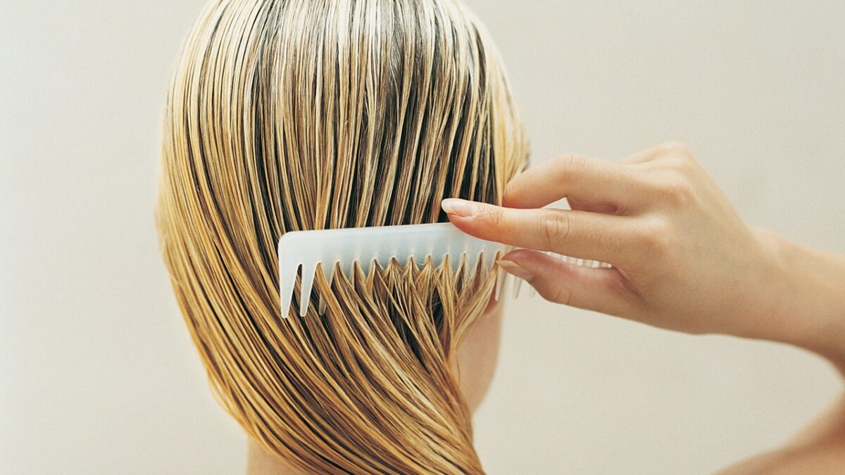 Comb Hair: I Changed the Way I Comb My Hair After a Hairstylist Told Me This