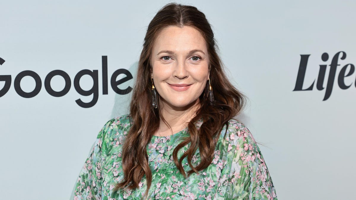 Drew Barrymore apologizes, still moving forward with her show