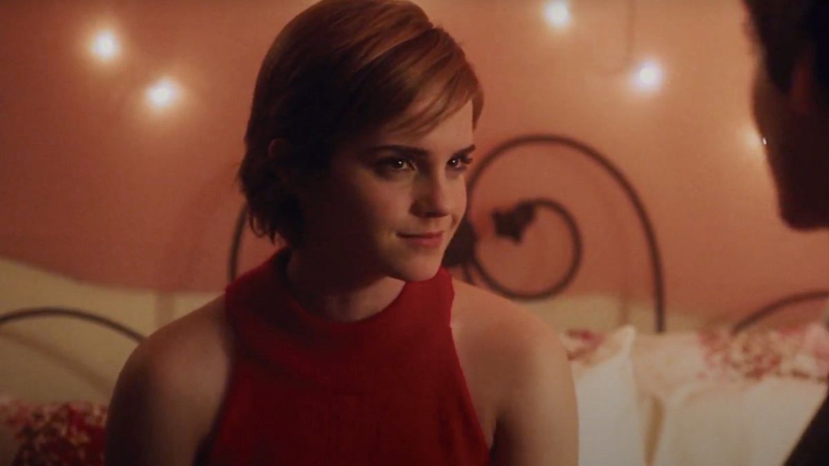 Emma Watson Still Carries Around A Gift From Perks Of Being A Wallflower’s Creator, And It’s Super Touching