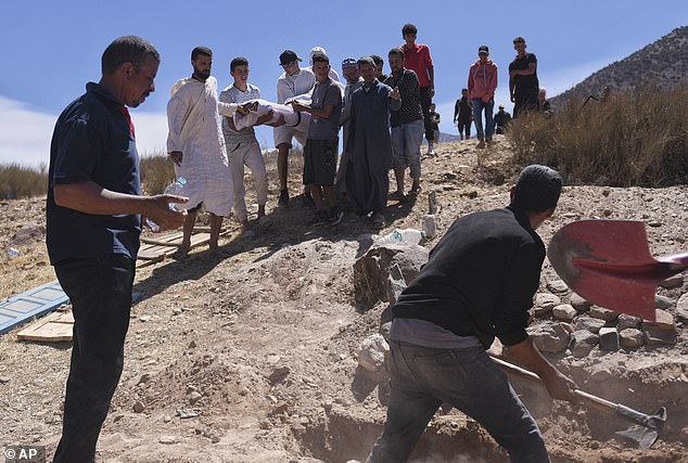 Horror of Moroccan earthquake survivors forced to live among remains of those killed and rotting dead animals while they wait for aid – as death toll hits 2,800: ‘We only find dead bodies…the smell of corpses is very strong’