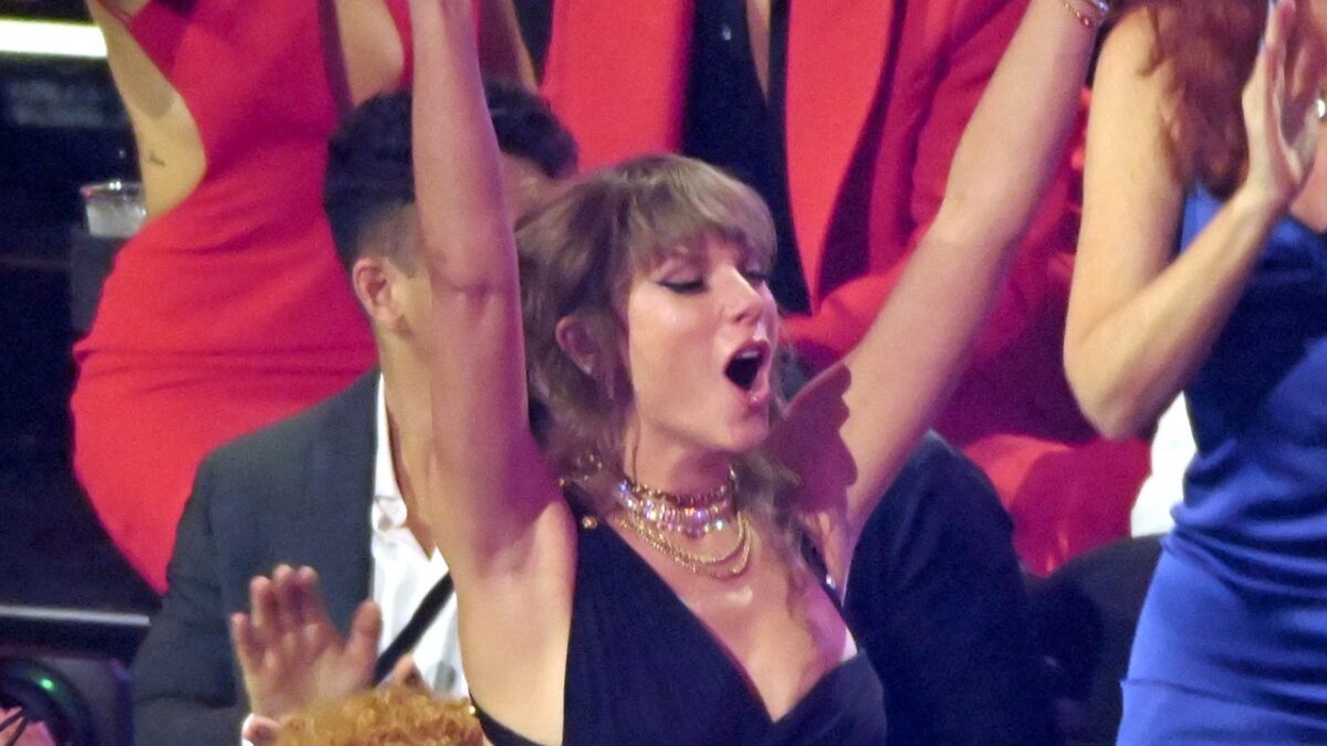 It Only Took One Award for Taylor Swift to Become a Meme at the 2023 VMAs