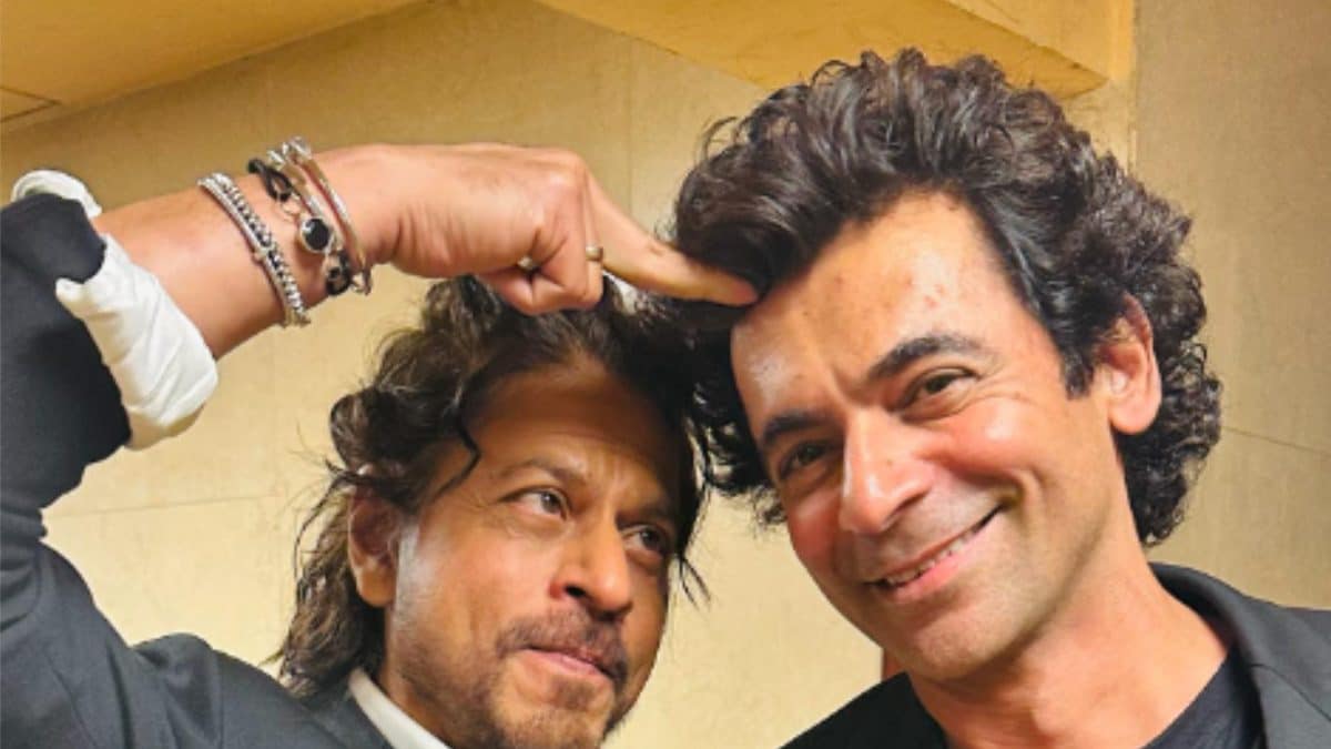 Jawan Star Sunil Grover Is ‘Chilling With The King Khan’; Pic With SRK Goes Viral