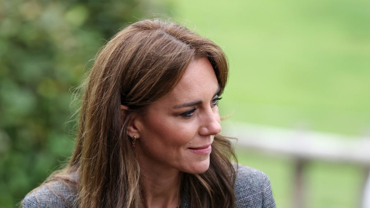 Kate Middleton’s Brown Hiking Boots and Gray Blazer Make Me Want to Go to Forest School