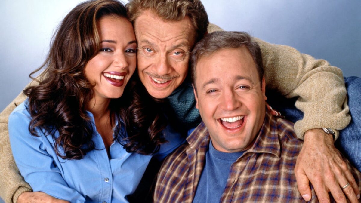 Leah Remini Says ‘King of Queens’ Felt Like ‘Home’ in Emotional 25th Anniversary Tribute to the Show