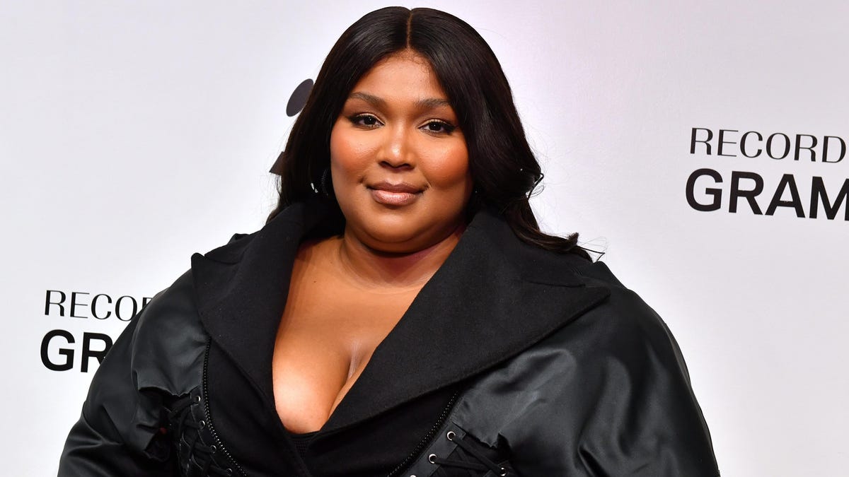 Lizzo presented humanitarian award by some of her backup dancers