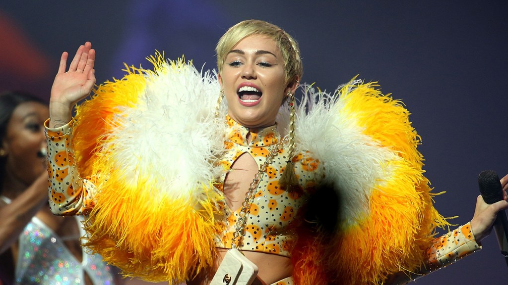 Miley Cyrus Says She “Didn’t Make a Dime” on the Bangerz Tour – The Hollywood Reporter